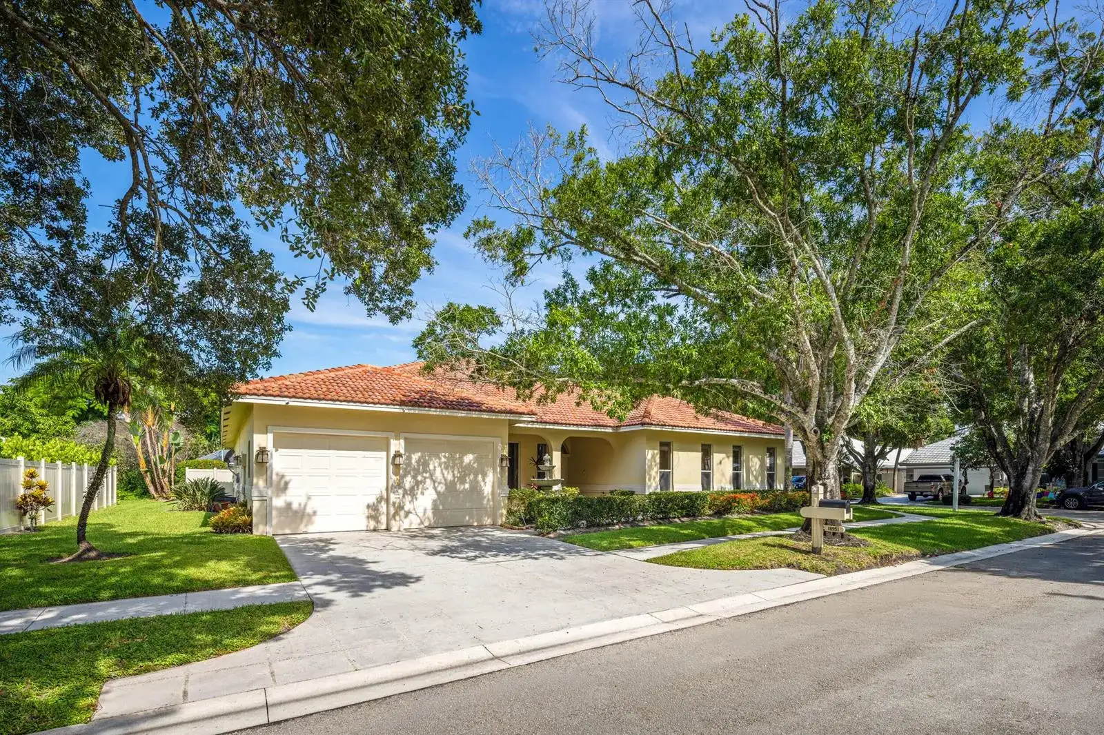 18951 Painted Leaf Court, Jupiter FL 33458 photo 2