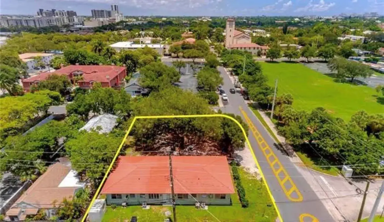 17 NE 9TH Avenue, Fort Lauderdale FL 33301 photo 2