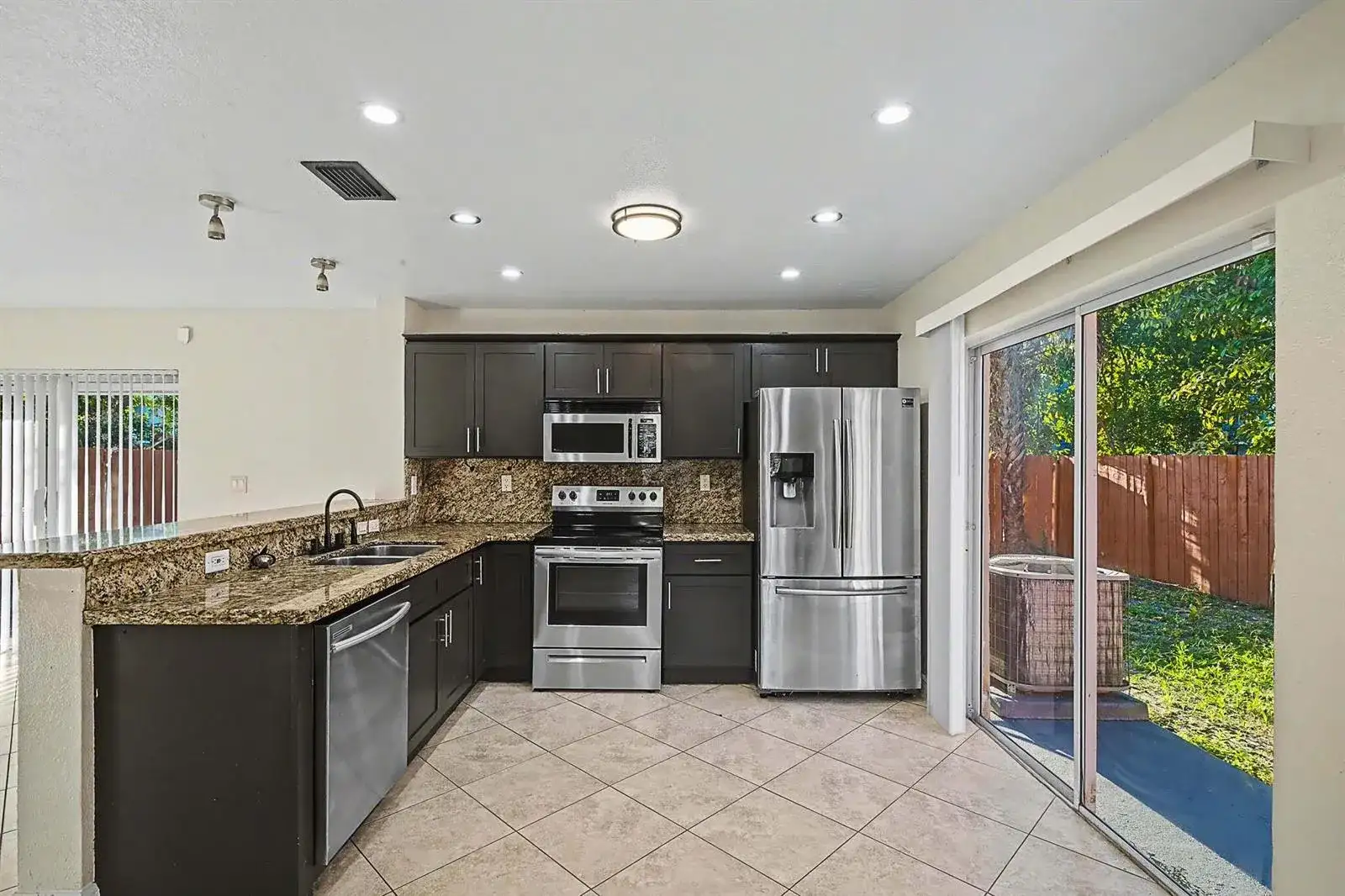 5789 WOODLAND POINT Drive, Tamarac FL 33319 photo 3