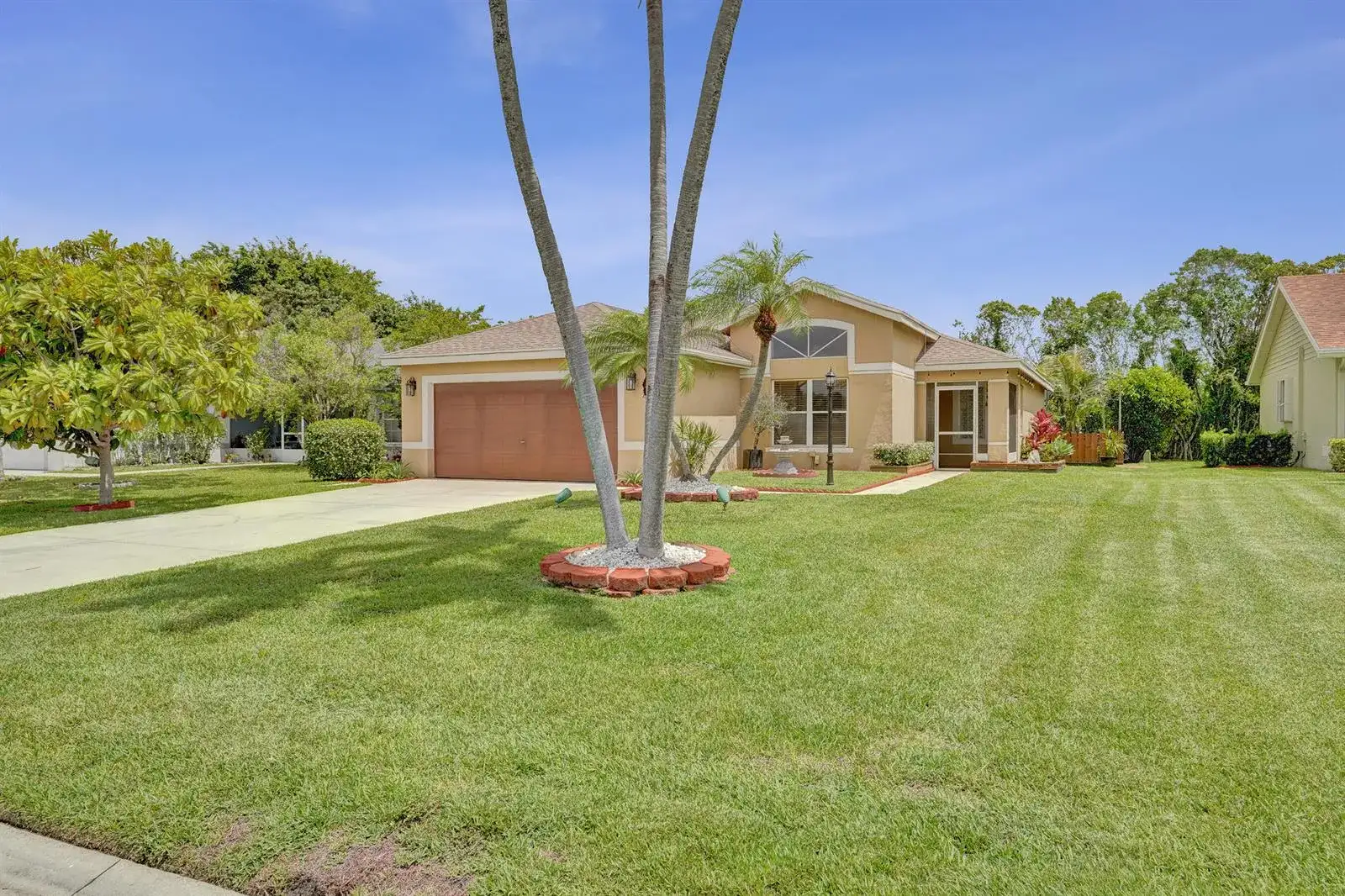 6817 Barnwell Drive, Boynton Beach FL 33437 photo 2