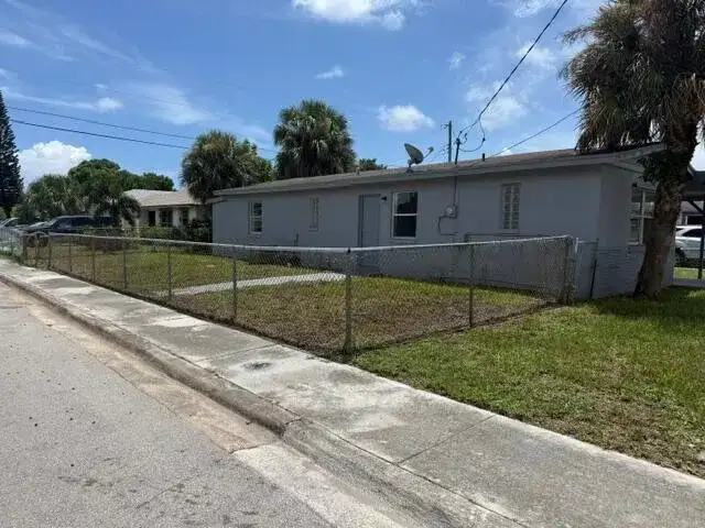 1528 Avenue S, Riviera Beach FL 33404 photo 2