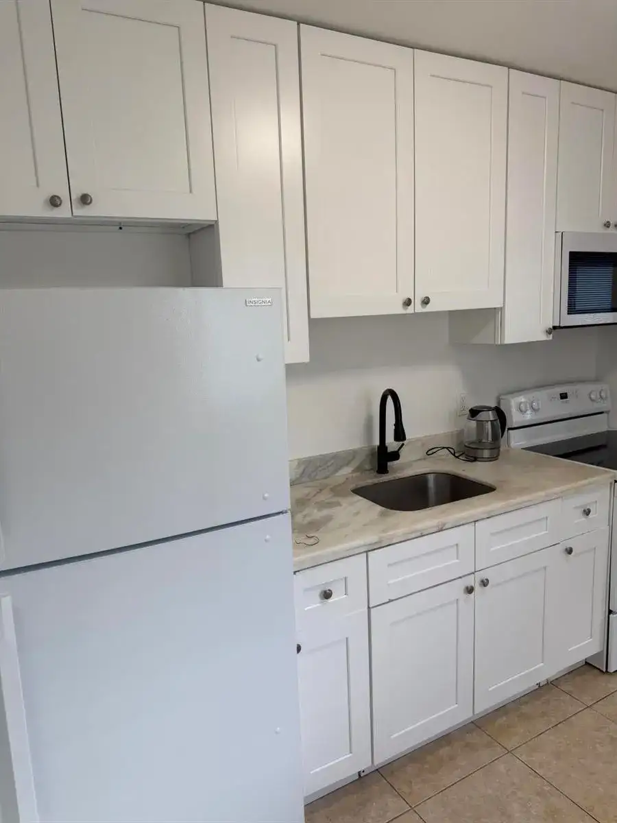 760 NW 4TH Street # 2, Hallandale Beach FL 33009 photo 2