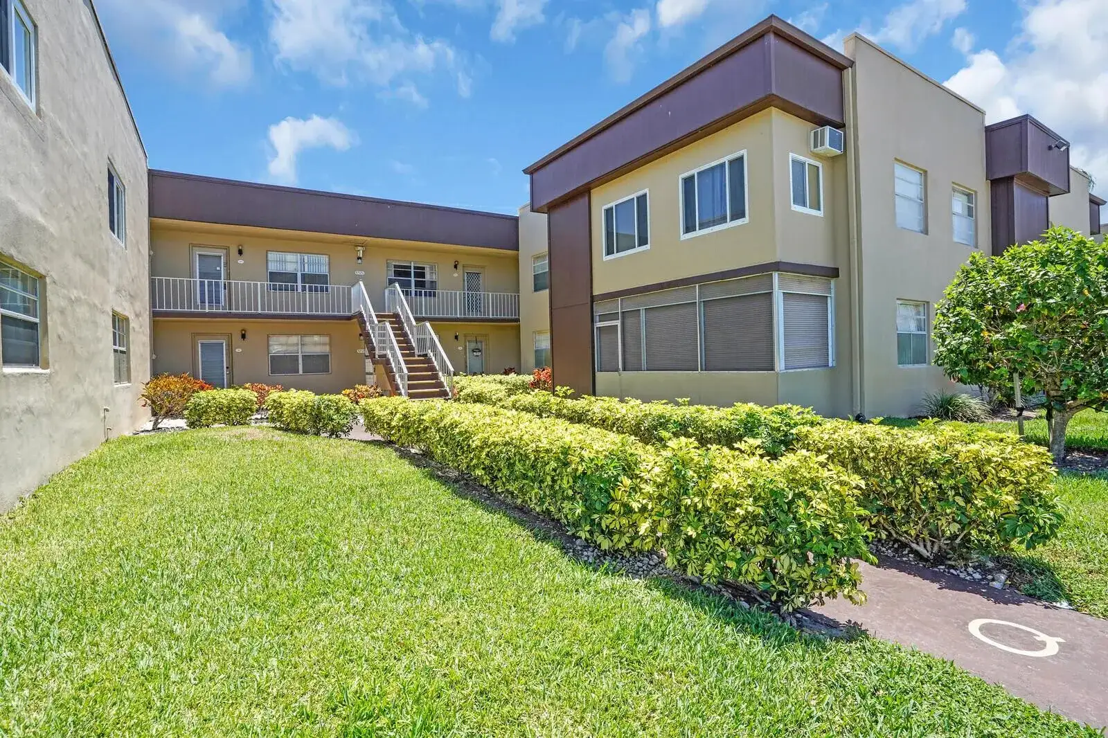 810 Burgundy Q, Delray Beach FL 33484 photo 2