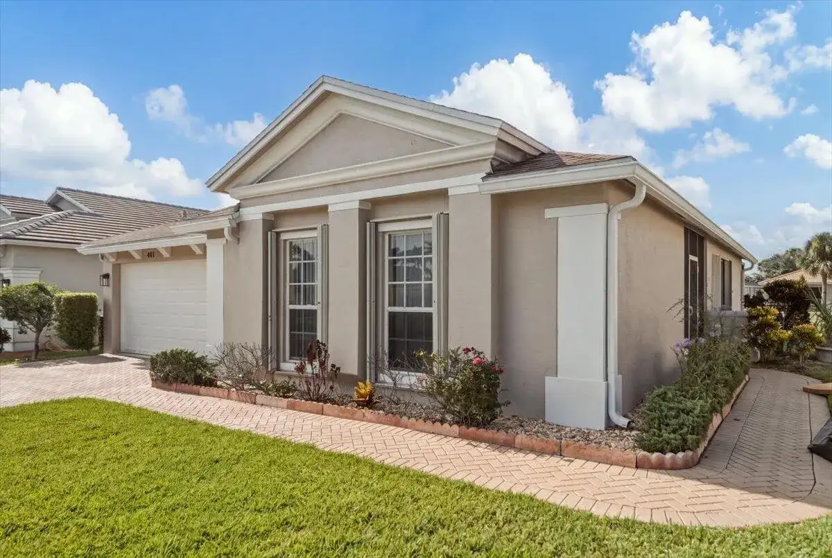 401 SW Lake Forest Way, FL 34986 photo 3