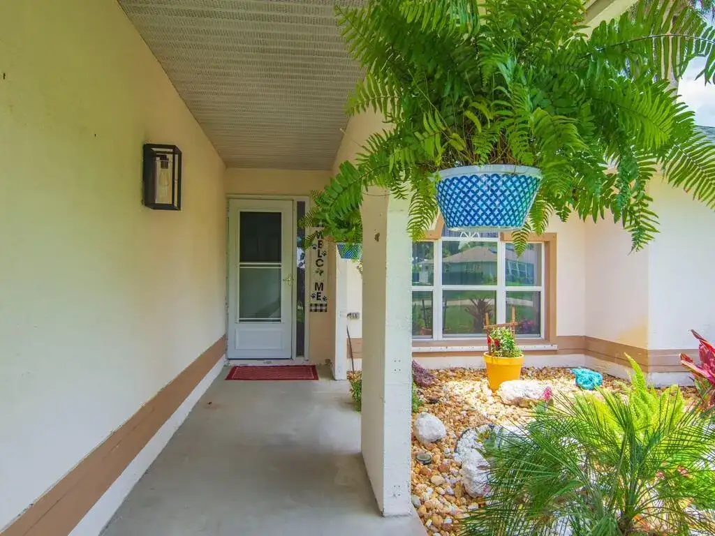 664 VOCELLE Avenue, Sebastian FL 32958 photo 2