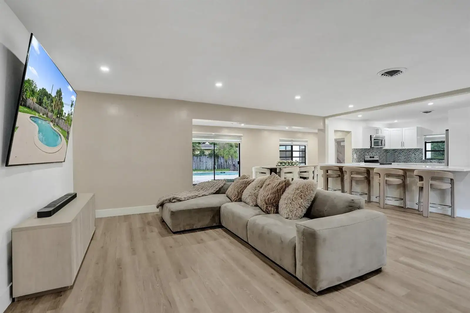 885 Azalea Court, Plantation FL 33317 photo 4
