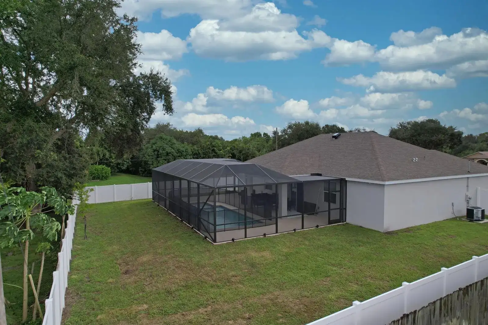 592 SW DAUPHIN Avenue, Port St. Lucie FL 34953 photo 5