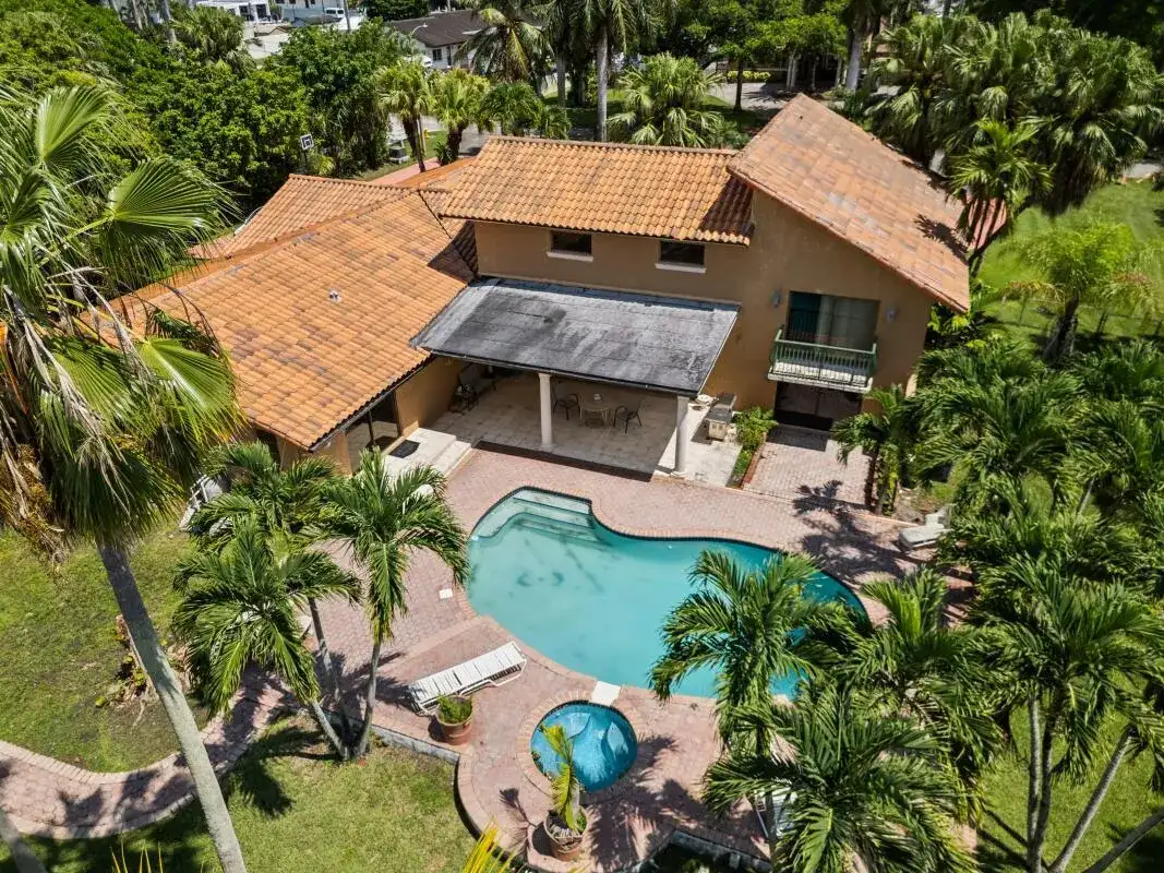 10010 NW 135th Street, Hialeah FL 33018 photo 4