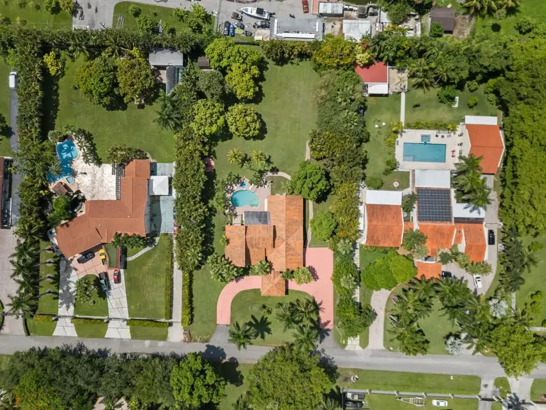 10010 NW 135th Street, Hialeah FL 33018 photo 5