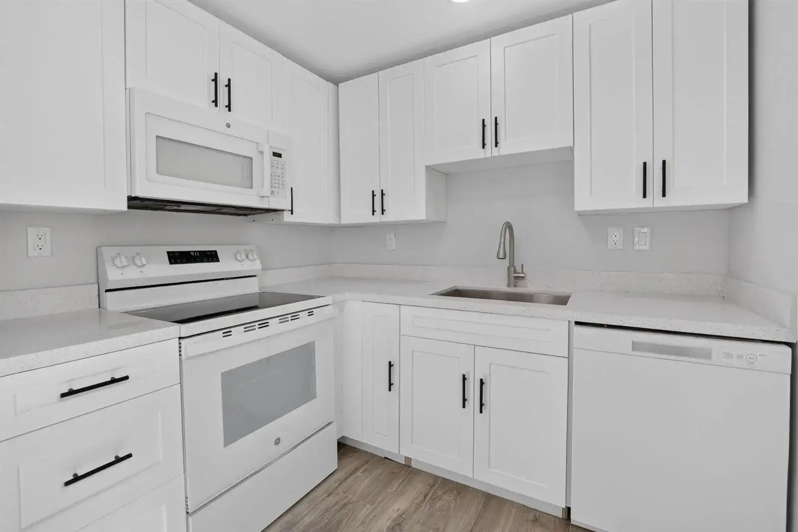 68 Normandy B, Delray Beach FL 33484 photo 3