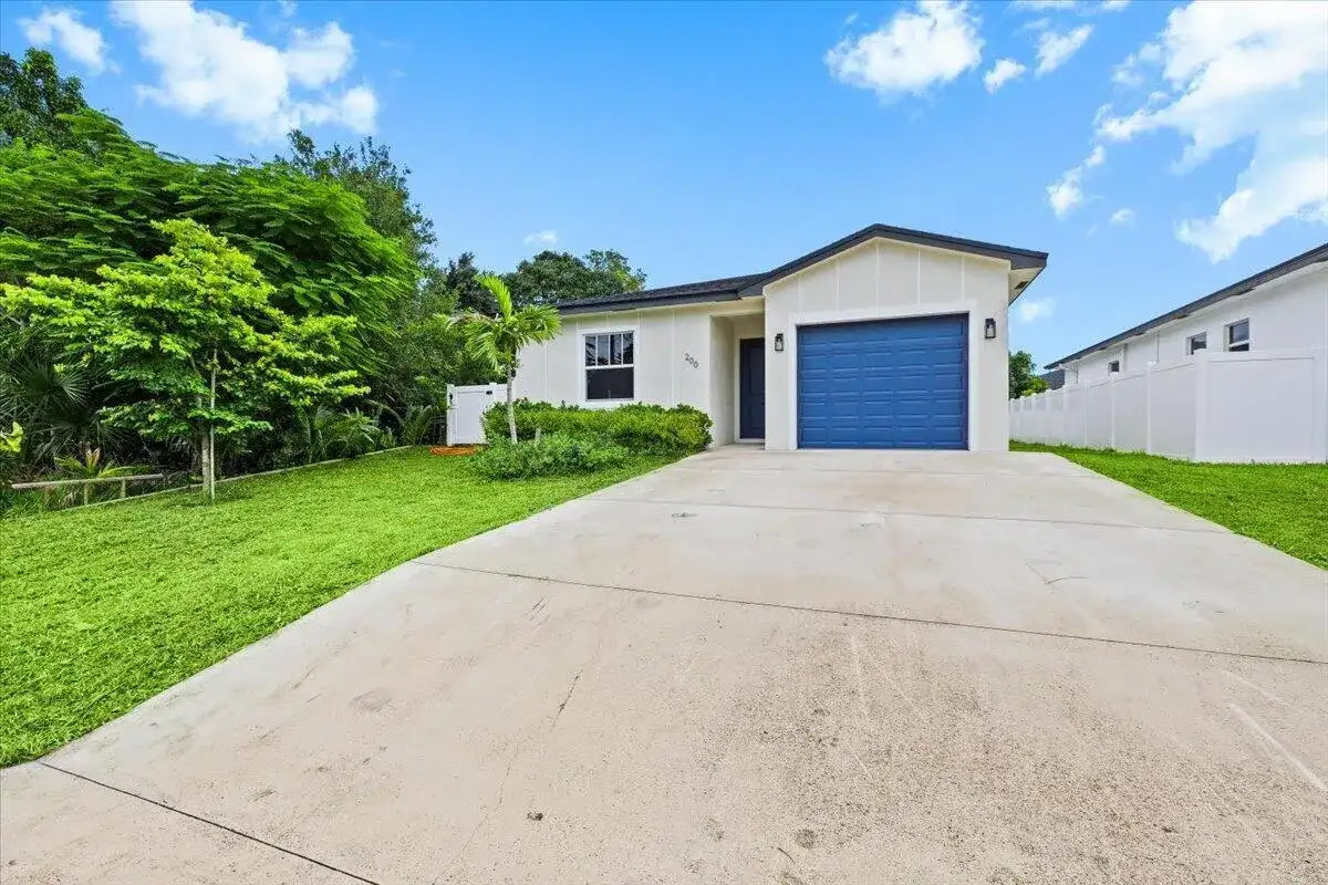 200 Marie Drive, West Palm Beach FL 33415 photo 2
