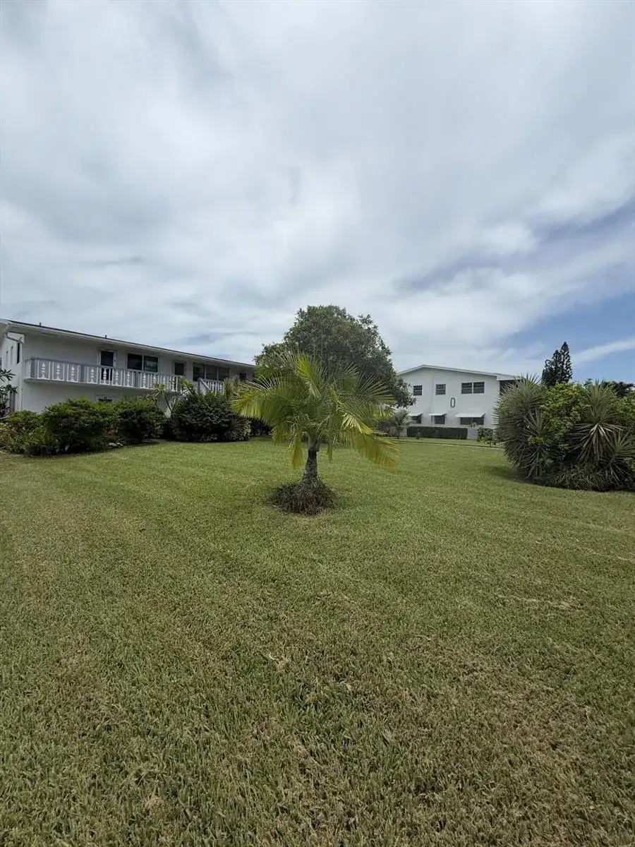 352 Sheffield O, West Palm Beach FL 33417 photo 2