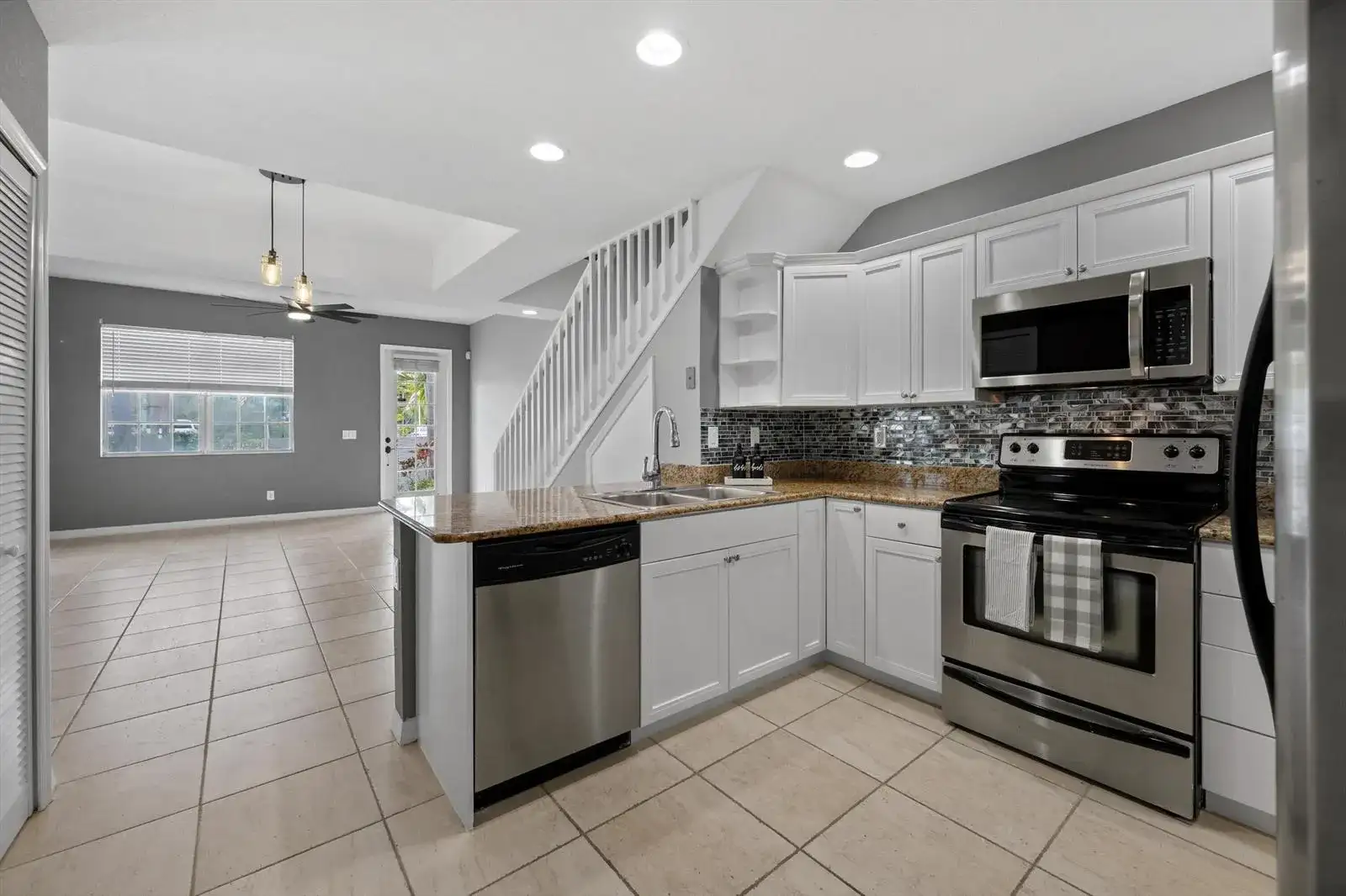 902 S Federal Highway # 8, FL 33460 photo 4