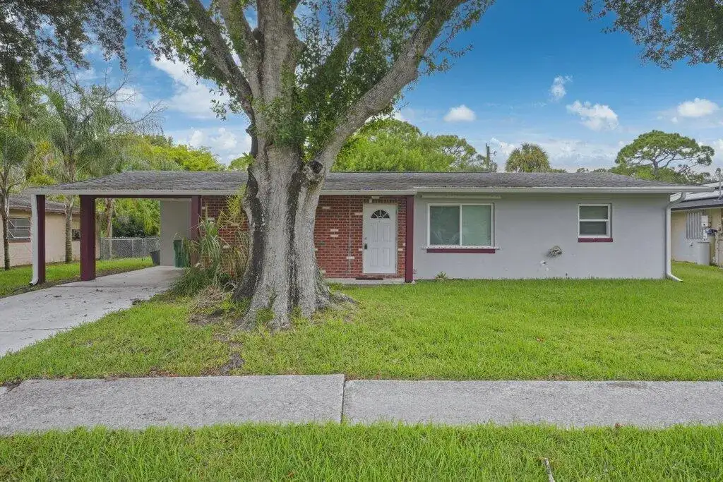 2907 Sherwood Lane, Fort Pierce FL 34982 photo 3