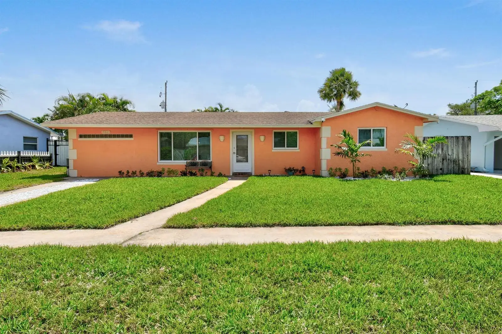 19005 SE SOUTHGATE Drive, Jupiter FL 33469 photo 2