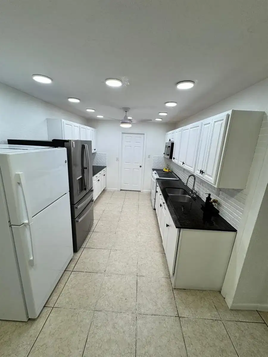 3842 Patio Court, FL 33461 photo 3