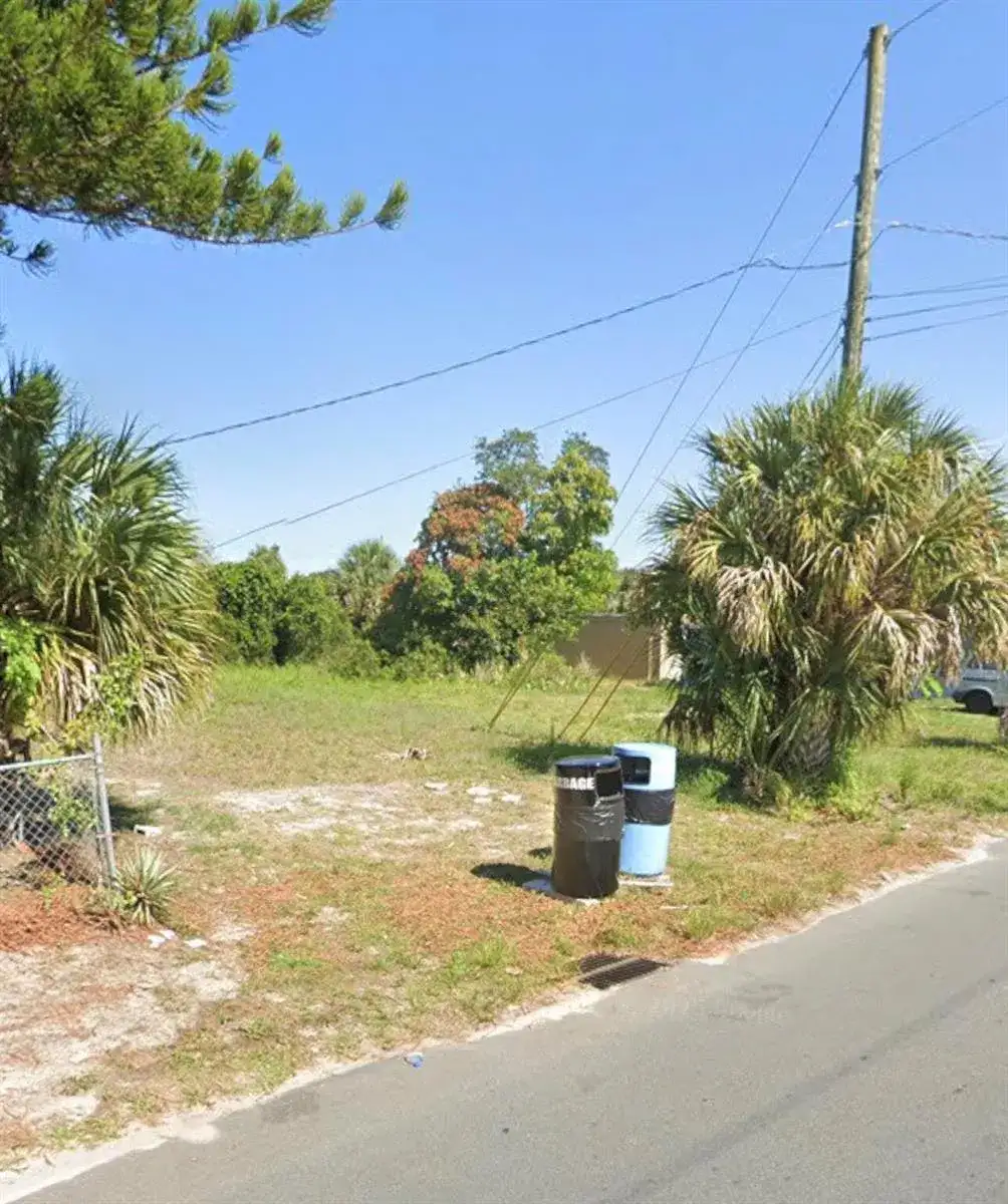 833 SE TARPON Avenue, Stuart FL 34994 photo 3