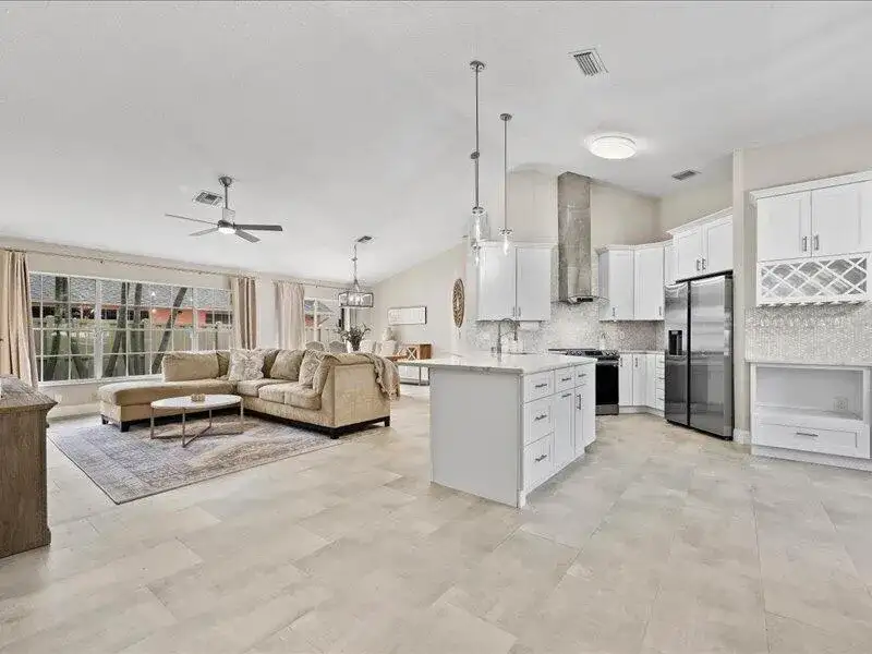 237 W MOCCASIN Trail W, Jupiter FL 33458 photo 3