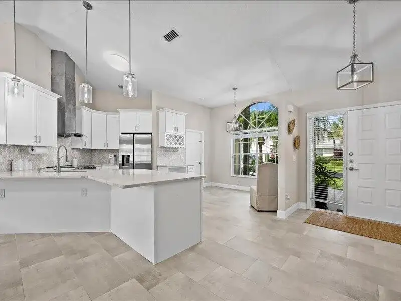 237 W MOCCASIN Trail W, Jupiter FL 33458 photo 4
