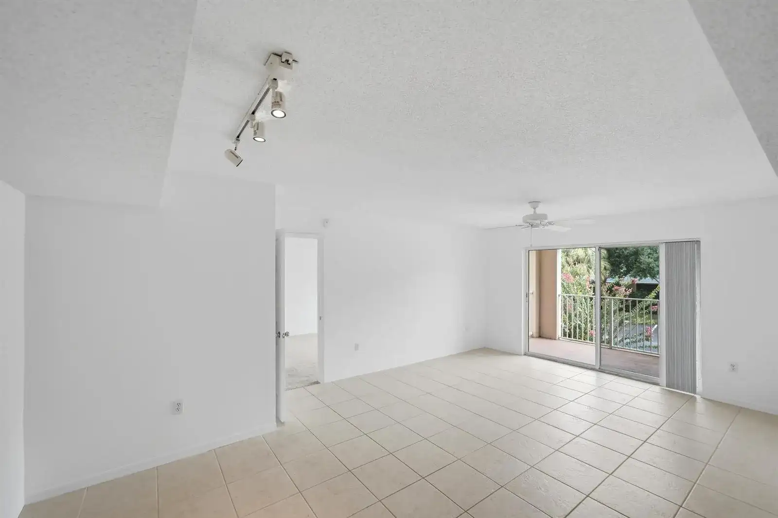 1640 N 42ND Circle # 209, Vero Beach FL 32967 photo 4