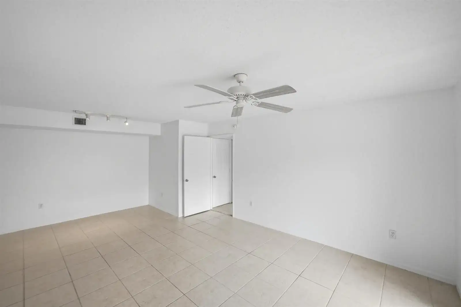 1640 N 42ND Circle # 209, Vero Beach FL 32967 photo 5