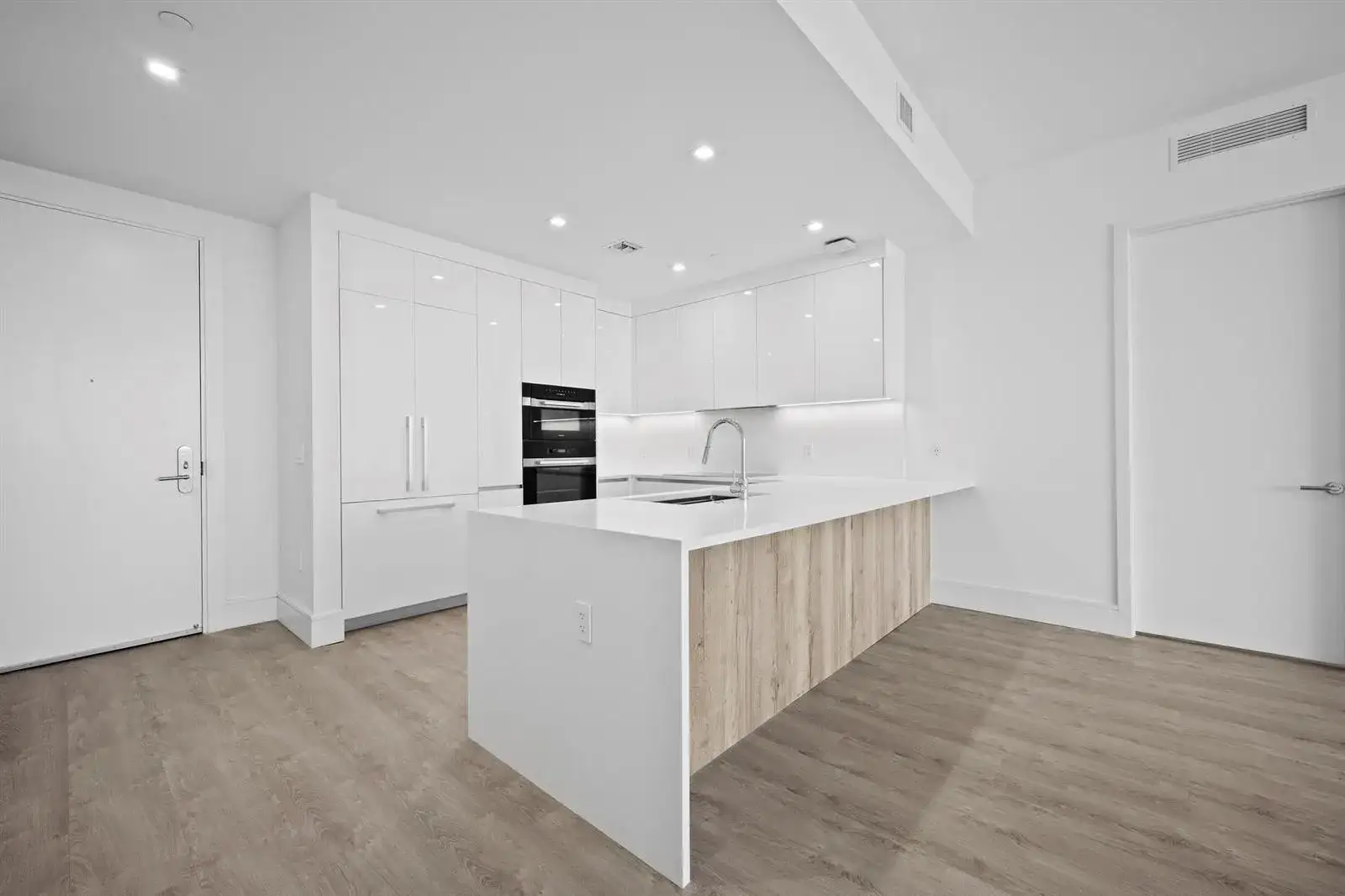 220 Lake Shore Drive # 813, Lake Park FL 33403 photo 4