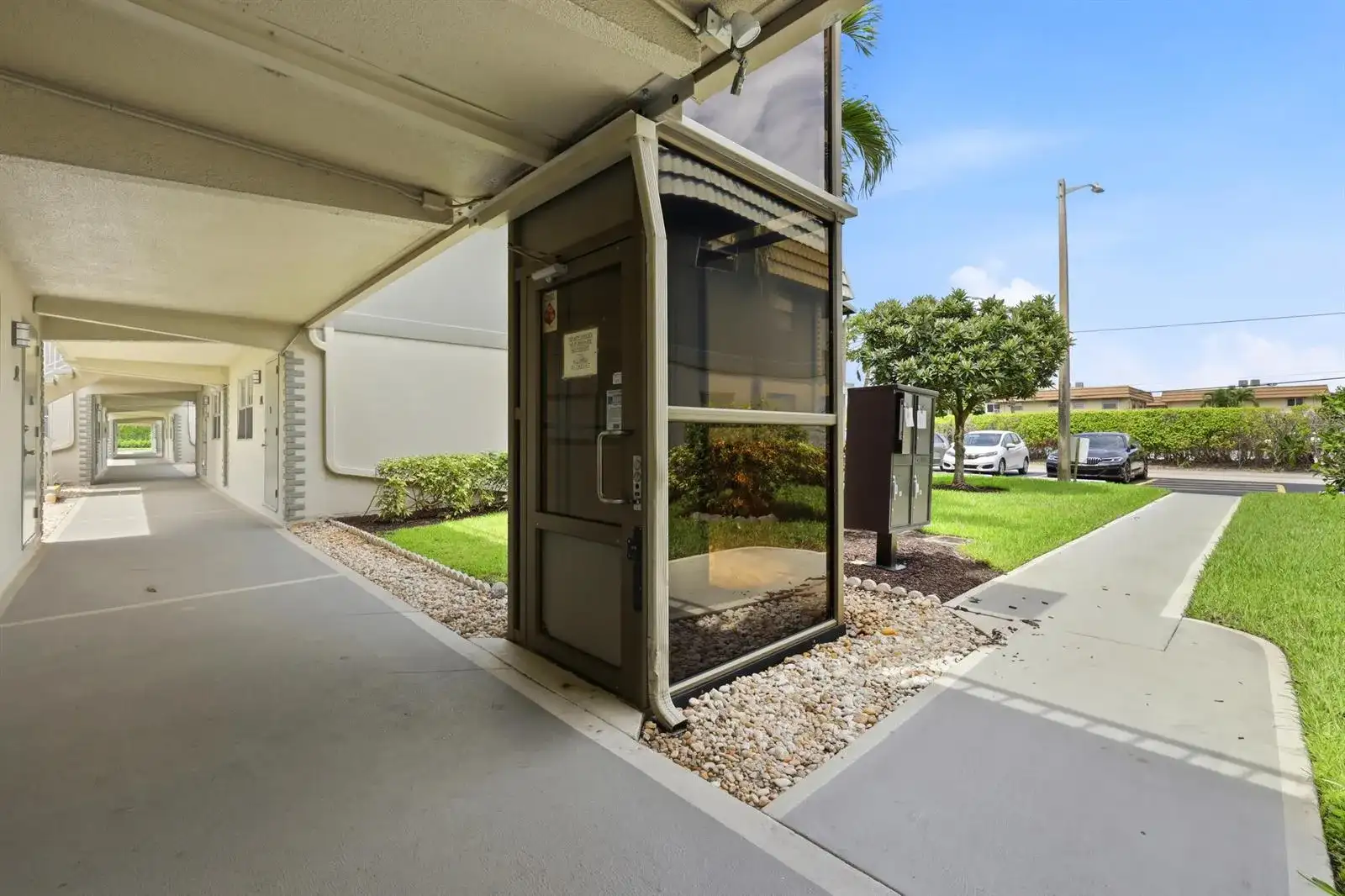 91 FLANDERS B, Delray Beach FL 33484 photo 4