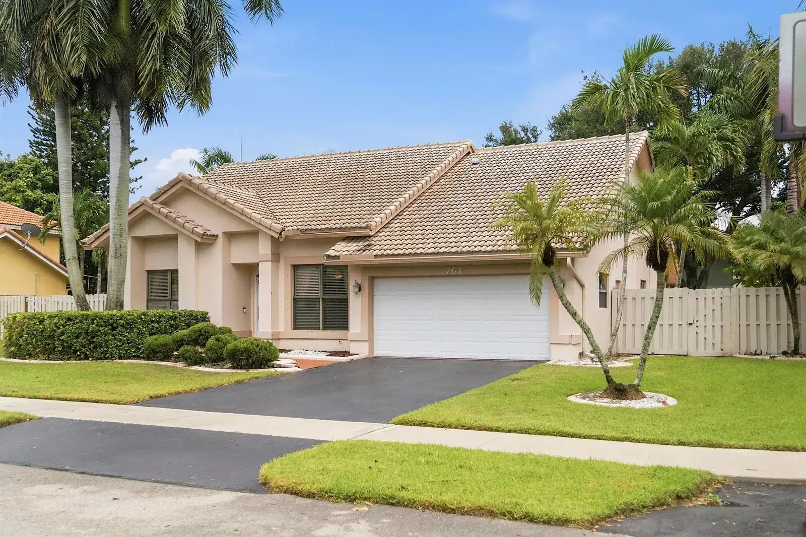761 Greenbriar Avenue, Davie FL 33325 photo 2