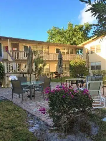 113 Canterbury E, West Palm Beach FL 33417 photo 3