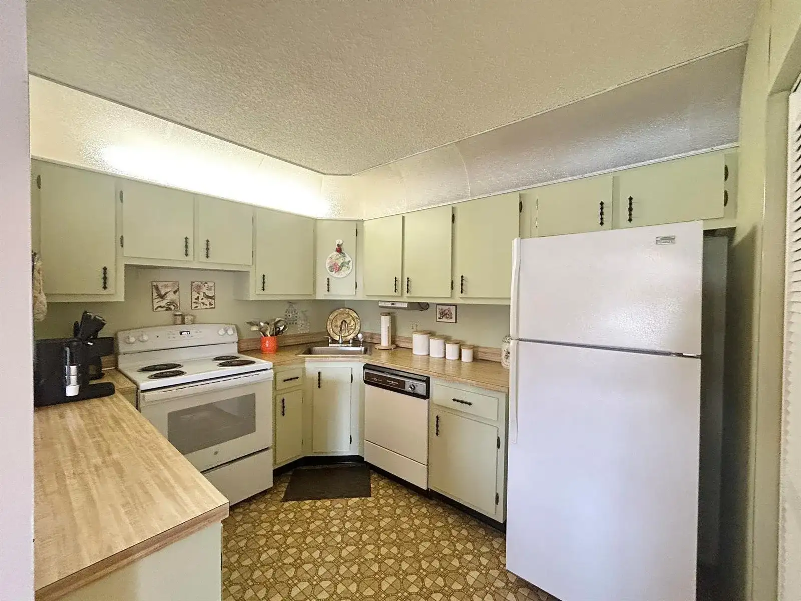 132 Lake Pine Circle # 2, FL 33463 photo 5