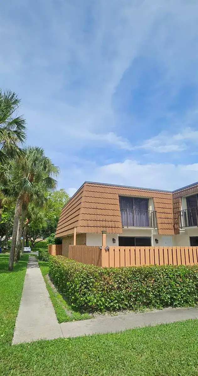141 Heritage Way SE, West Palm Beach FL 33407 photo 2