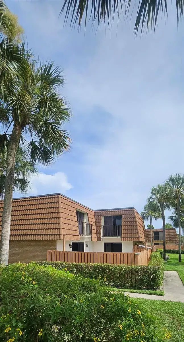 141 Heritage Way SE, West Palm Beach FL 33407 photo 4