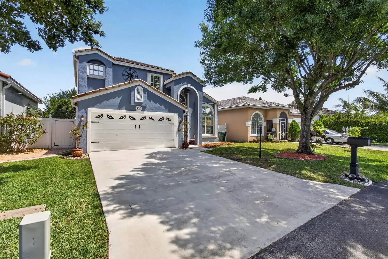 243 WEDGEWOOD Circle, FL 33463 photo 2
