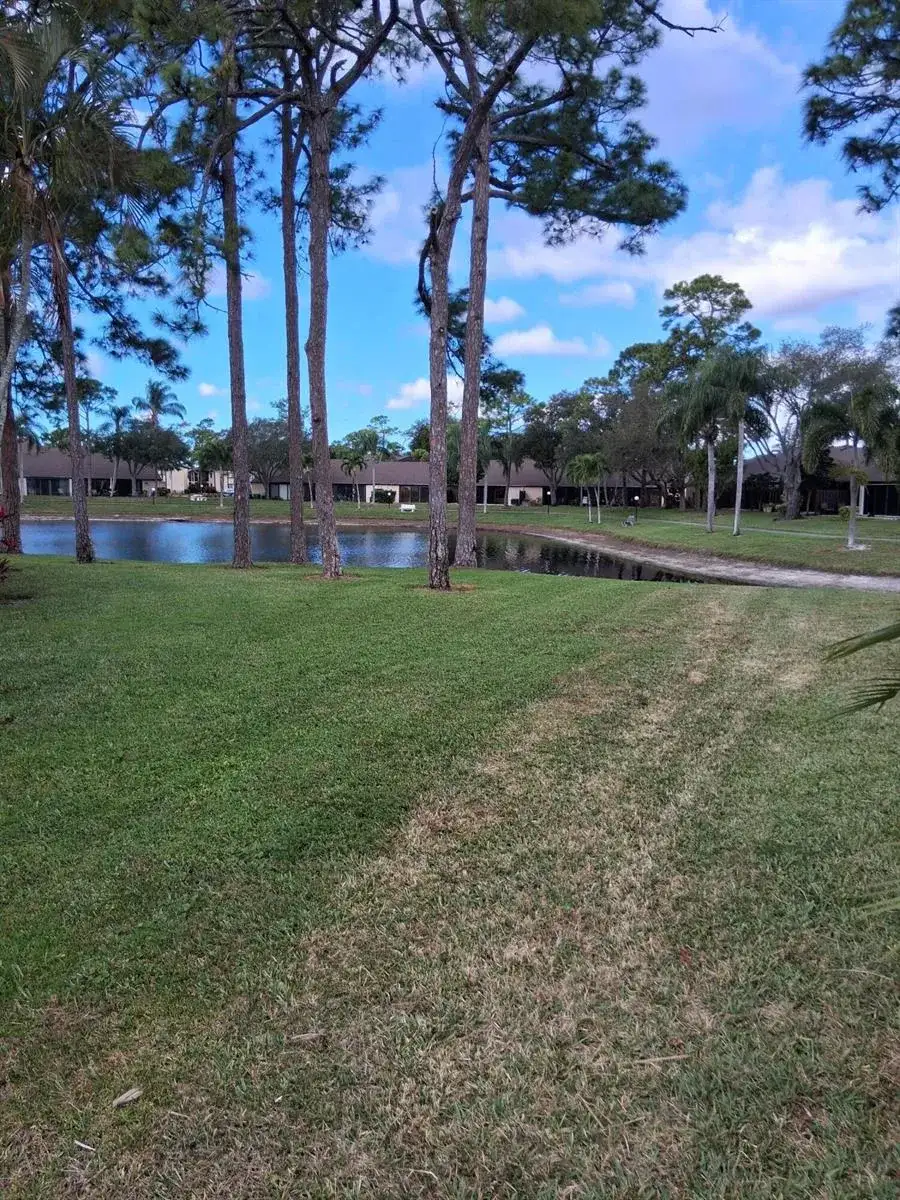 4703 Rainbow Drive, FL 33463 photo 3