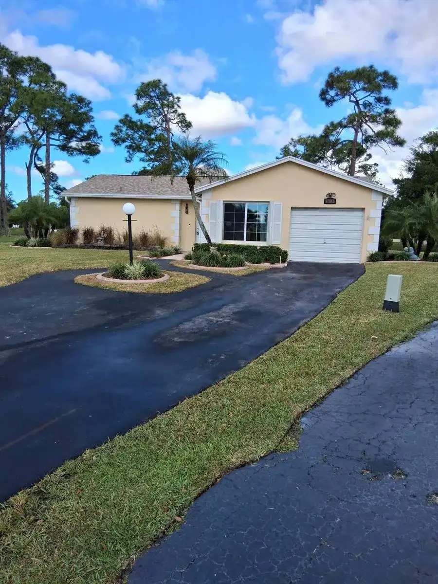 4703 Rainbow Drive, FL 33463 photo 4