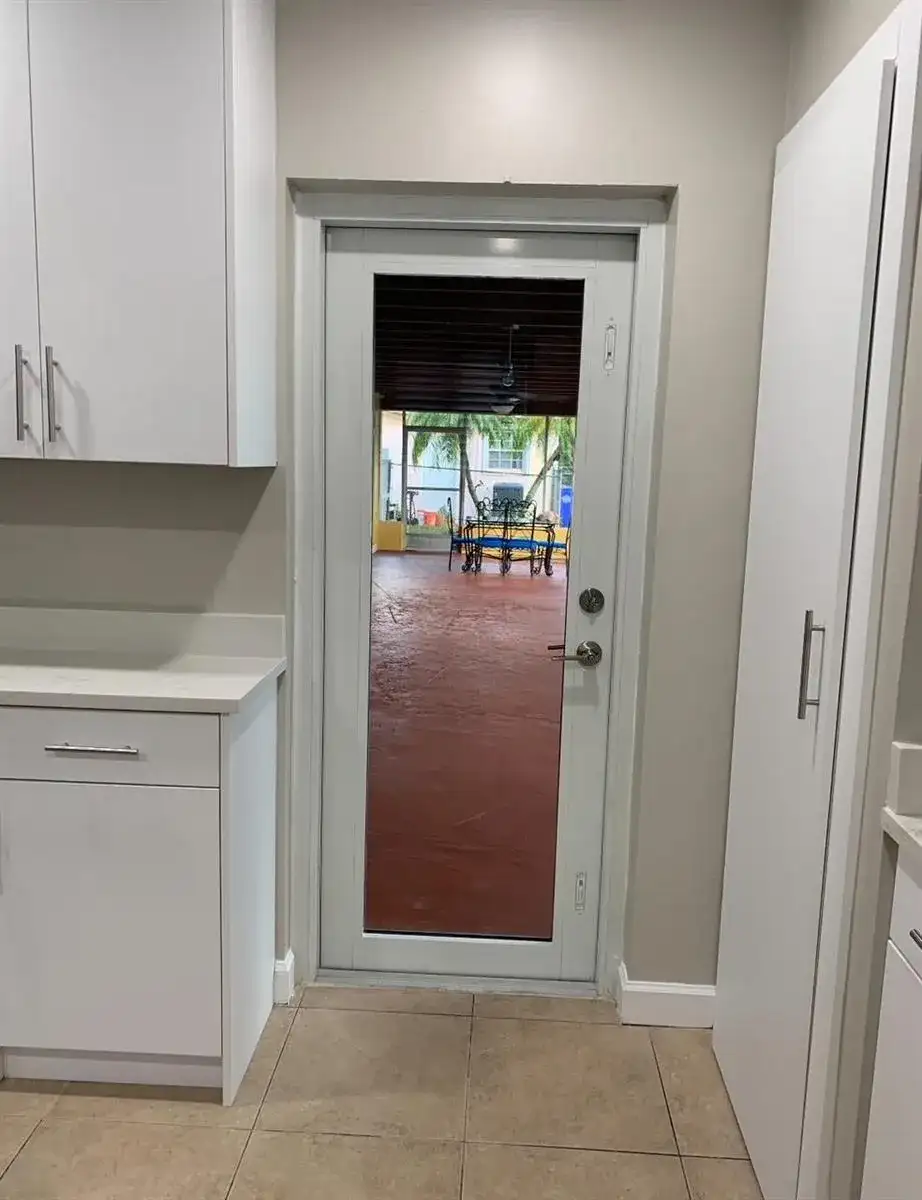 6760 SW 11TH Street, Pembroke Pines FL 33023 photo 5