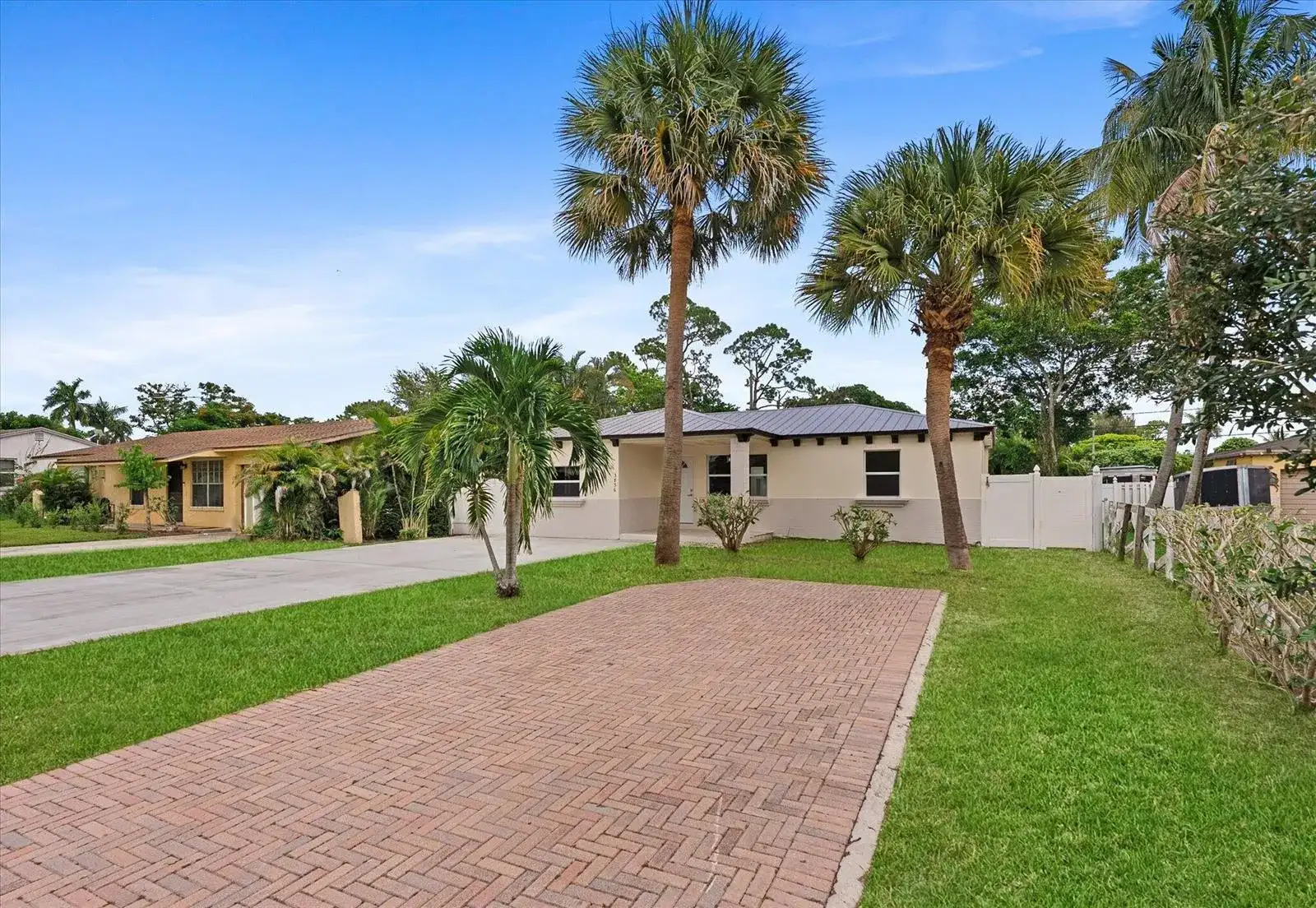 3856 Corrigan Court, FL 33461 photo 2