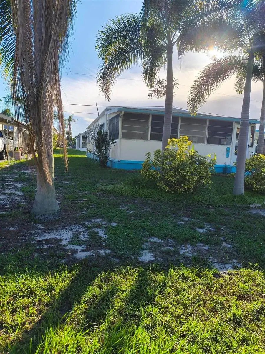 8294 SE SANDY Lane, Hobe Sound FL 33455 photo 2