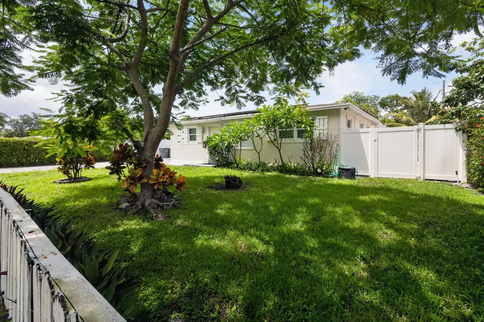 813 Date Palm Drive, Lake Park FL 33403 photo 4