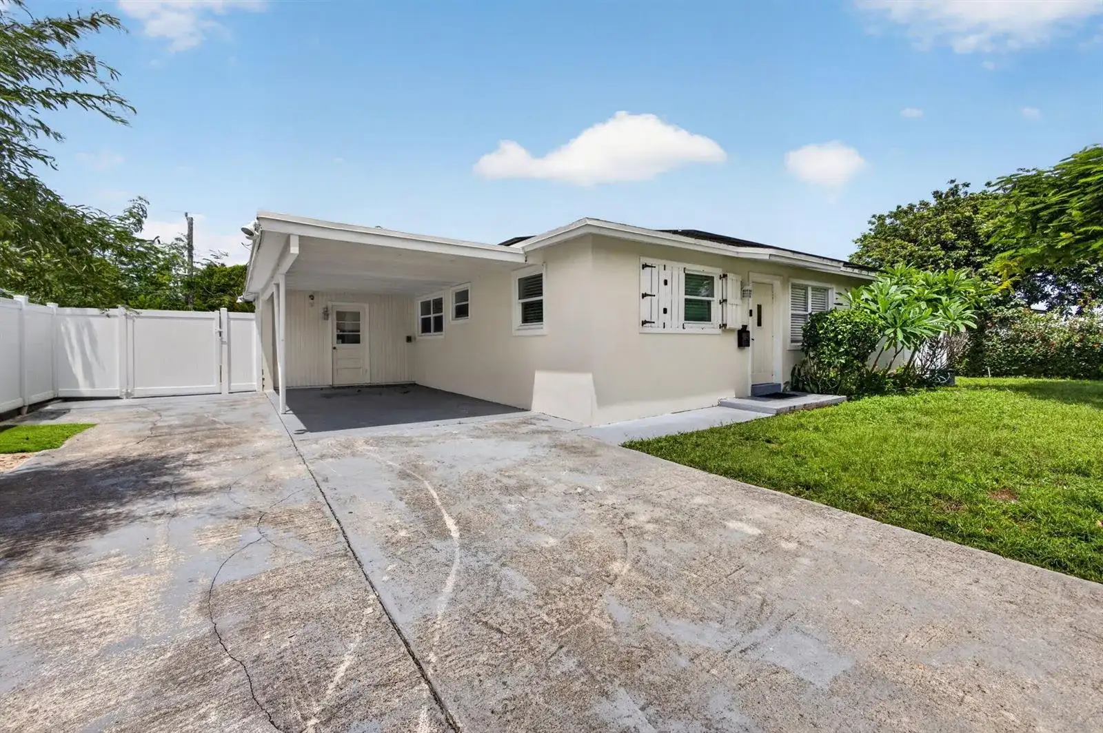813 Date Palm Drive, Lake Park FL 33403 photo 5