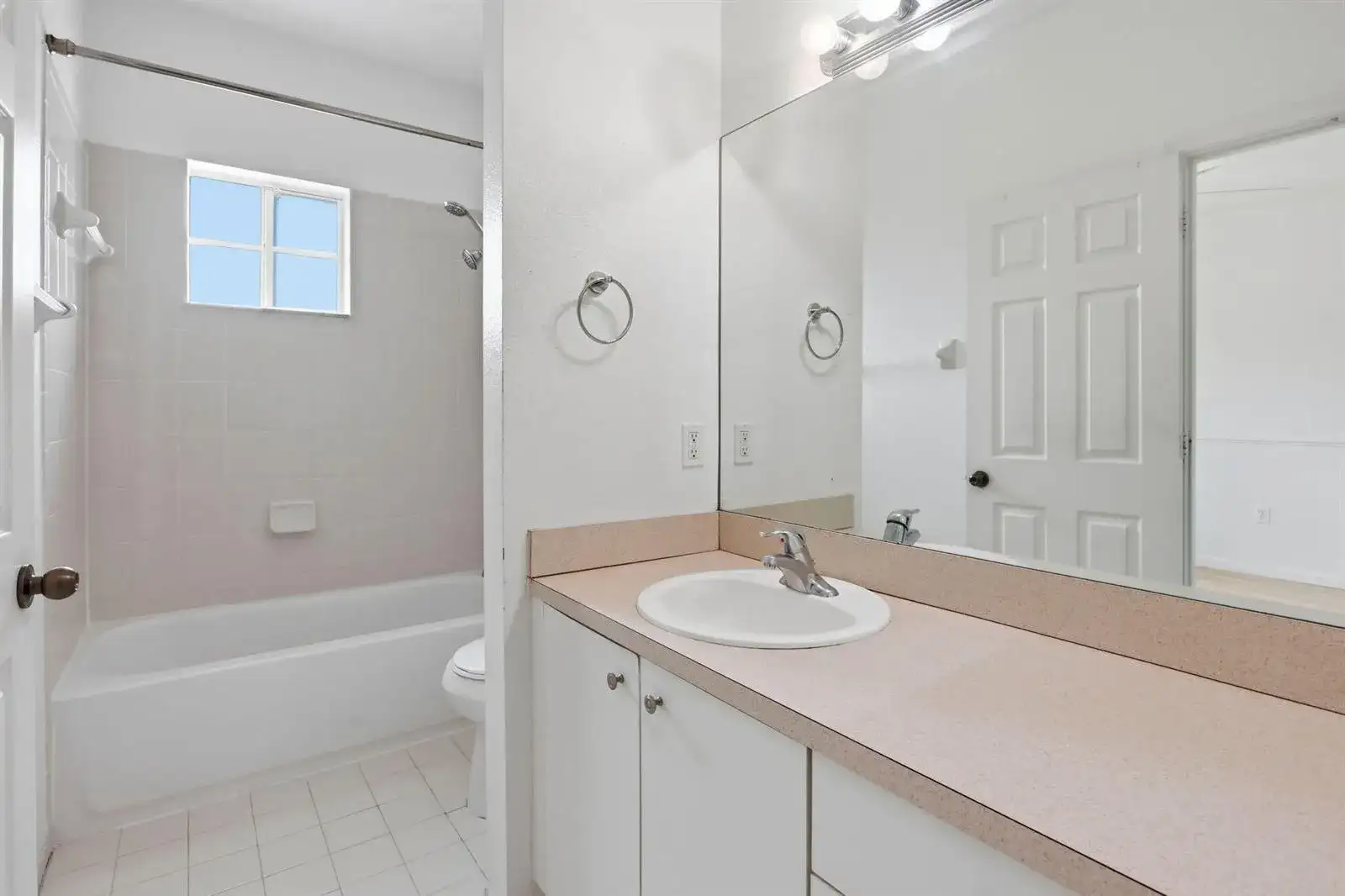 460 PRINCESS Drive, Margate FL 33068 photo 4