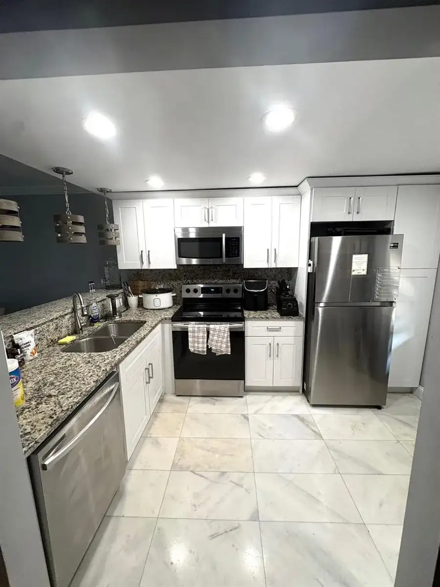605 OAKS Drive # 304, Pompano Beach FL 33069 photo 2