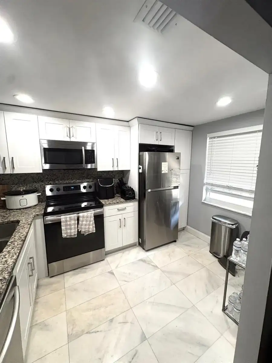 605 OAKS Drive # 304, Pompano Beach FL 33069 photo 3