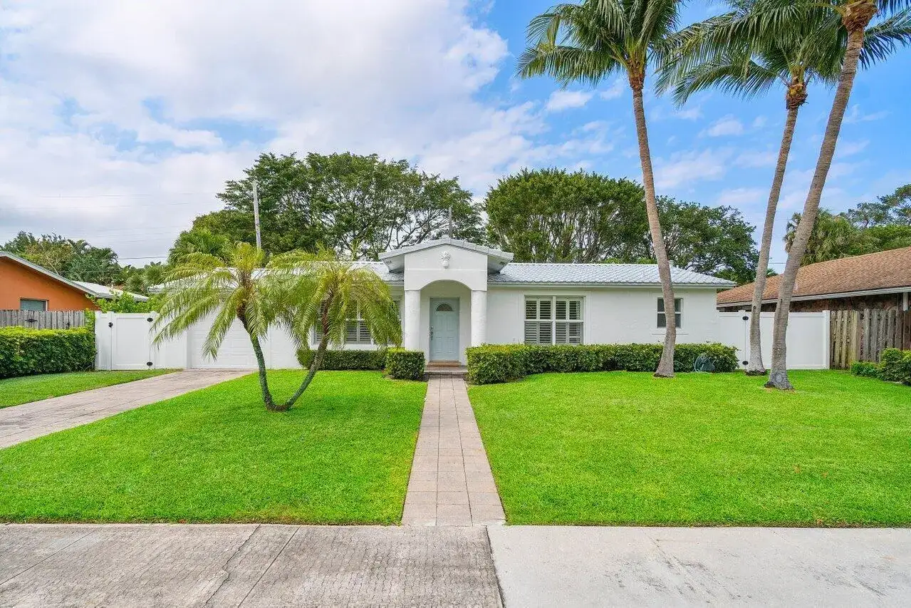 125 Gregory Place, West Palm Beach FL 33405 photo 2