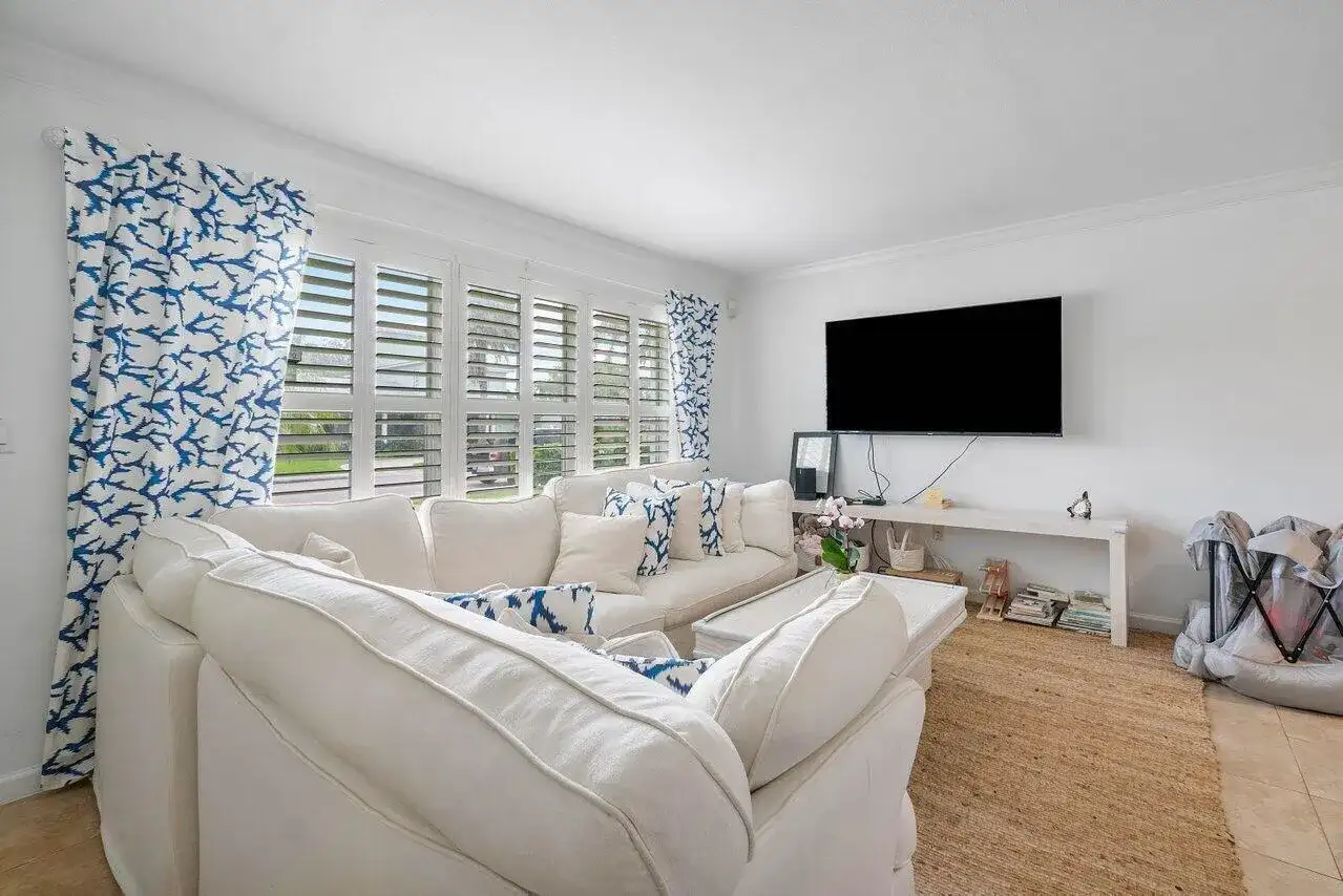 125 Gregory Place, West Palm Beach FL 33405 photo 4