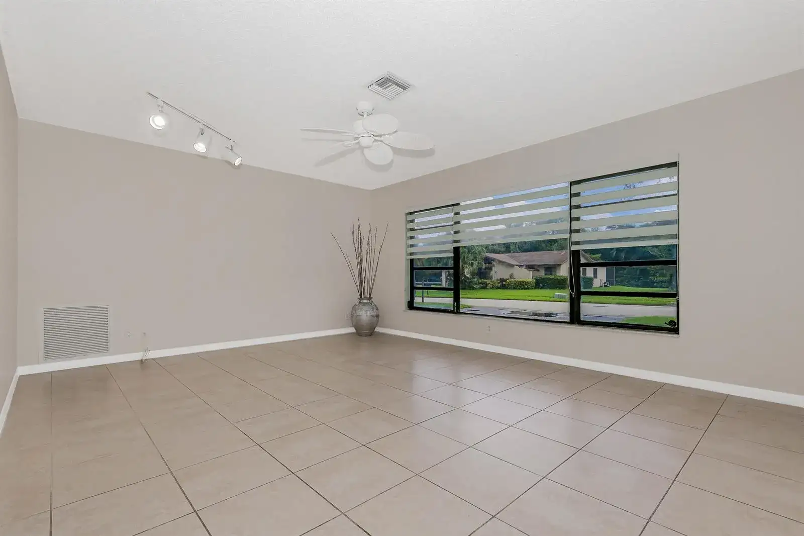 2831 NW 51ST Terrace, Margate FL 33063 photo 4