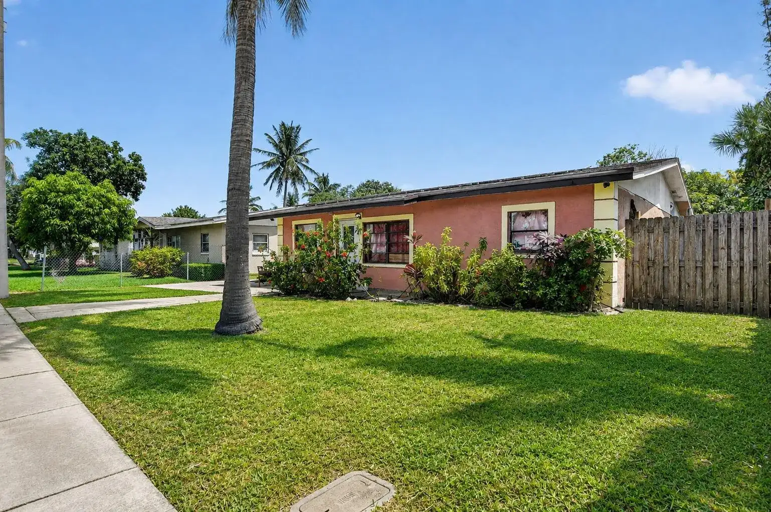 816 SW 3RD Court, Delray Beach FL 33444 photo 2