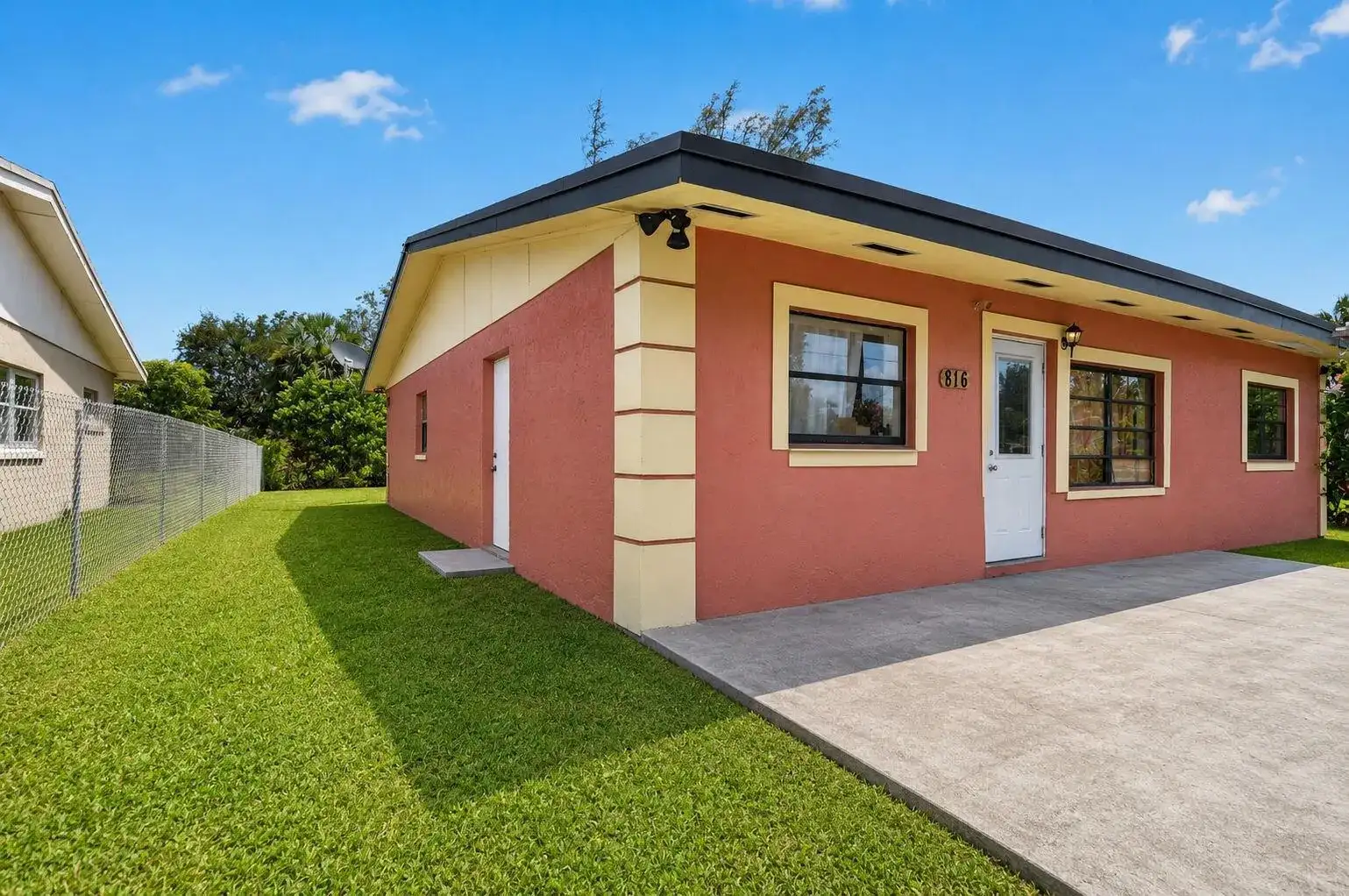 816 SW 3RD Court, Delray Beach FL 33444 photo 3