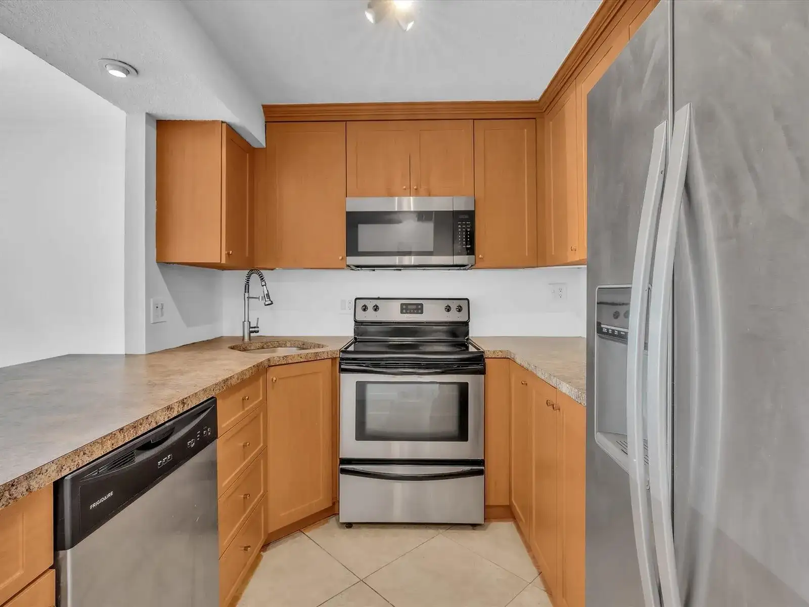 3002 NE 5th Terrace # B, Wilton Manors FL 33334 photo 4
