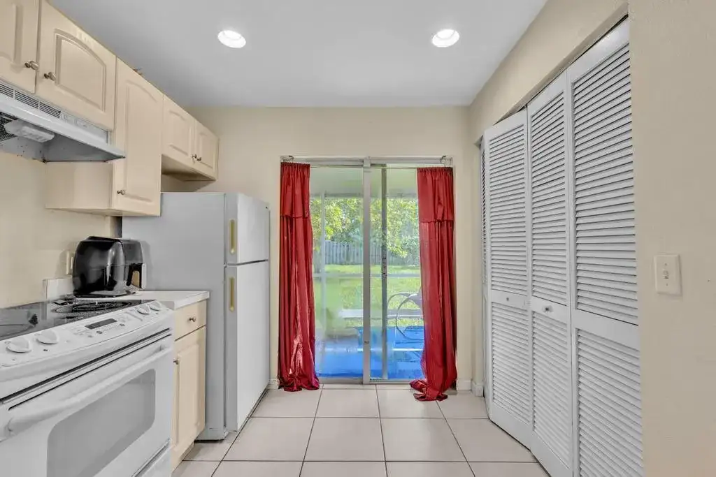 6811 2ND Street, FL 33458 photo 4